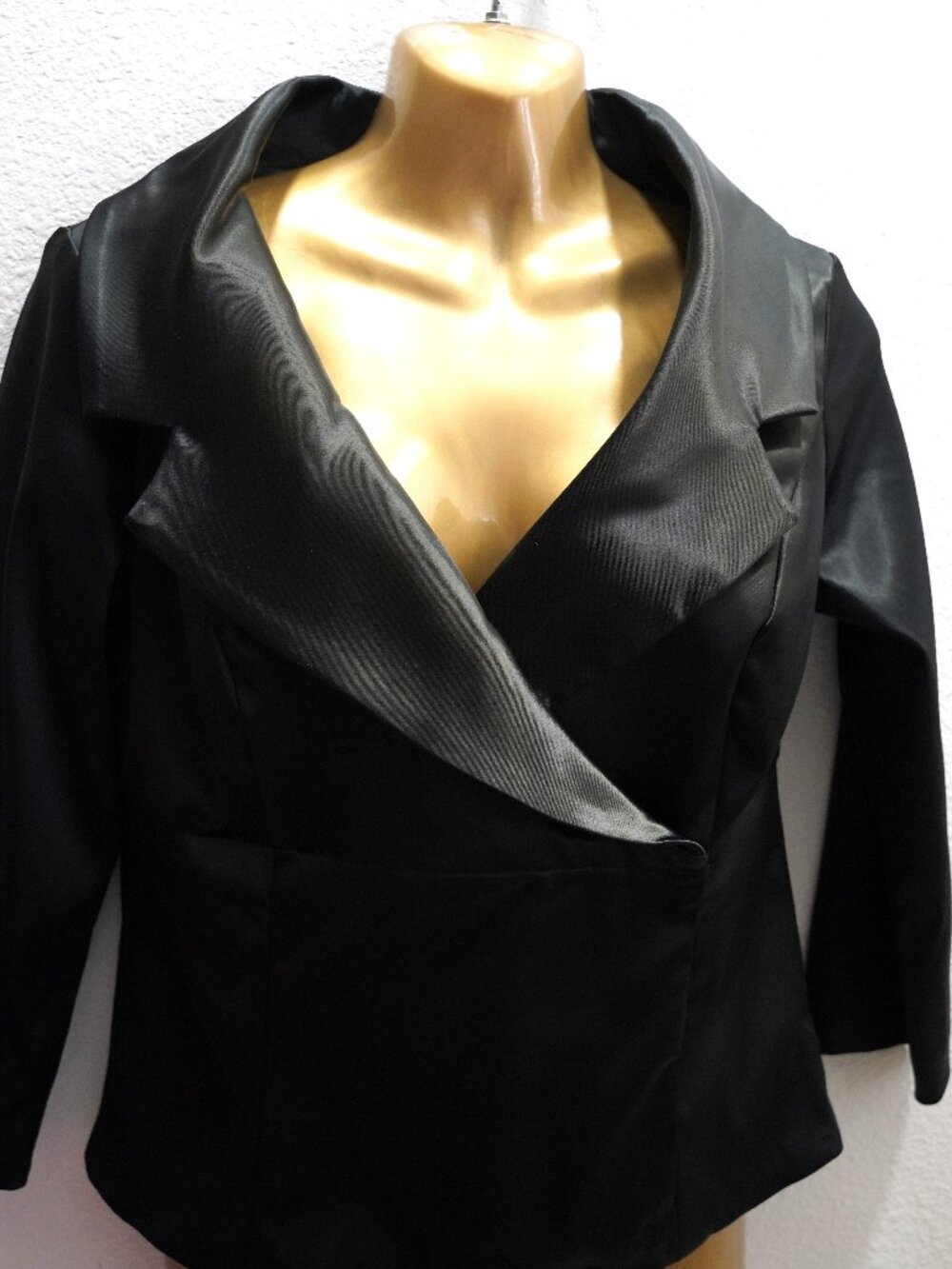 White House Black Market Satin EvenIng Jacket size 8